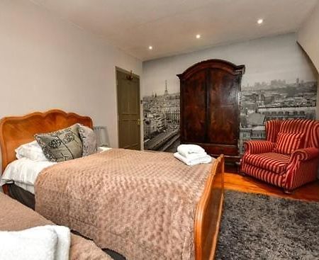 Quirky 4 Bedroom Apartment With Terrace Cardiff Bagian luar foto