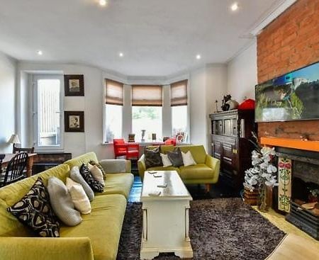 Quirky 4 Bedroom Apartment With Terrace Cardiff Bagian luar foto