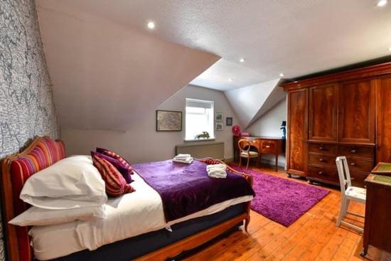 Quirky 4 Bedroom Apartment With Terrace Cardiff Bagian luar foto