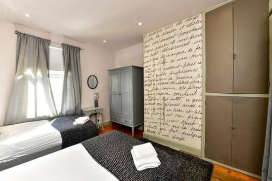 Quirky 4 Bedroom Apartment With Terrace Cardiff Bagian luar foto